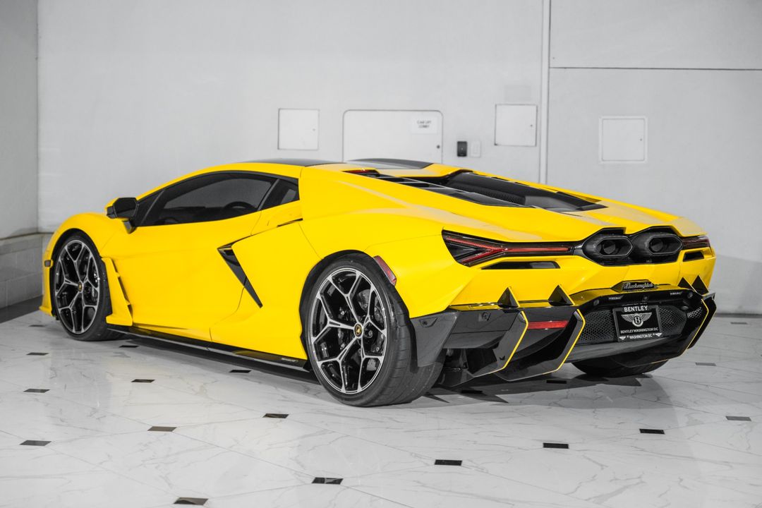 2024 Lamborghini Revuelto