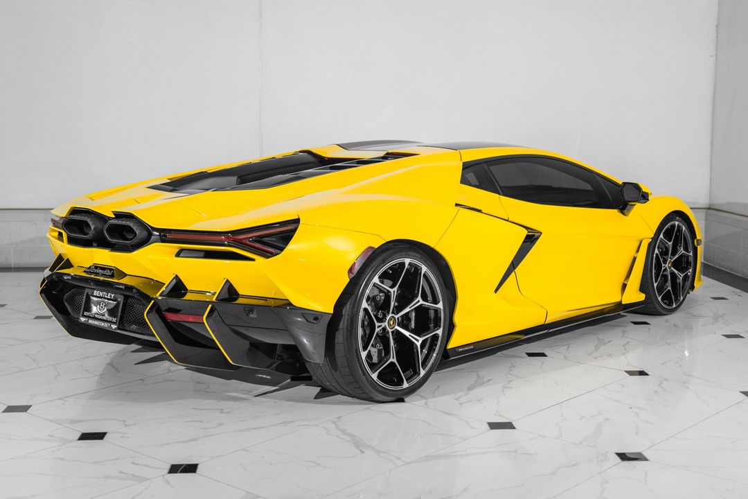 2024 Lamborghini Revuelto