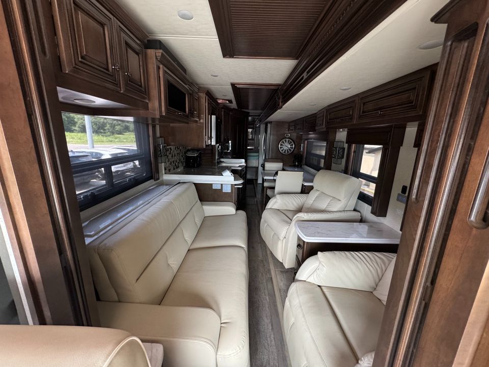 2019 Newmar Dutch Star 4018