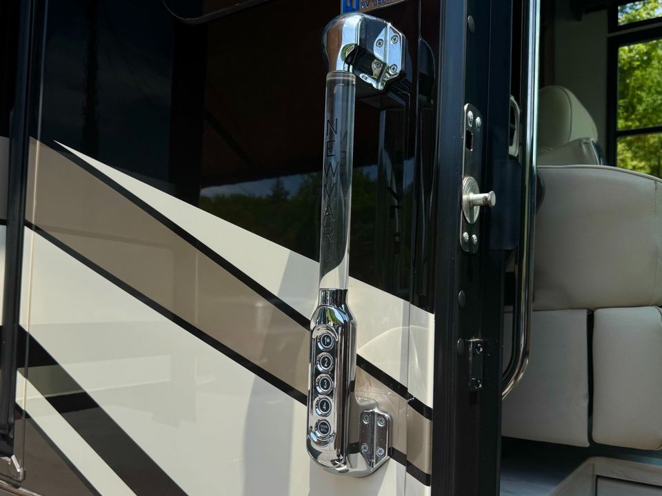 2019 Newmar Dutch Star 4018