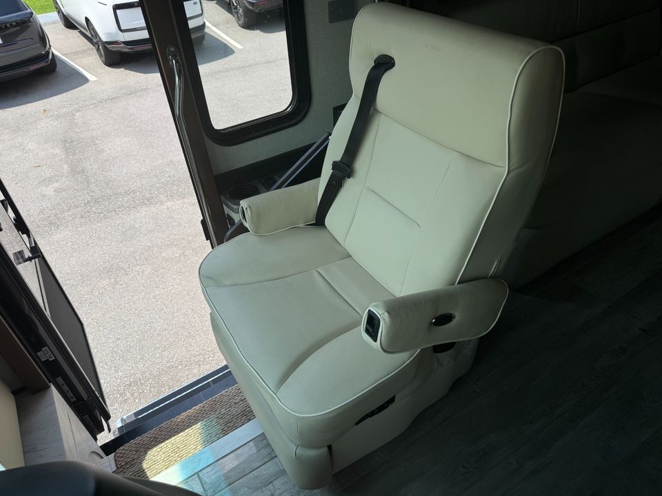 2019 Newmar Dutch Star 4018
