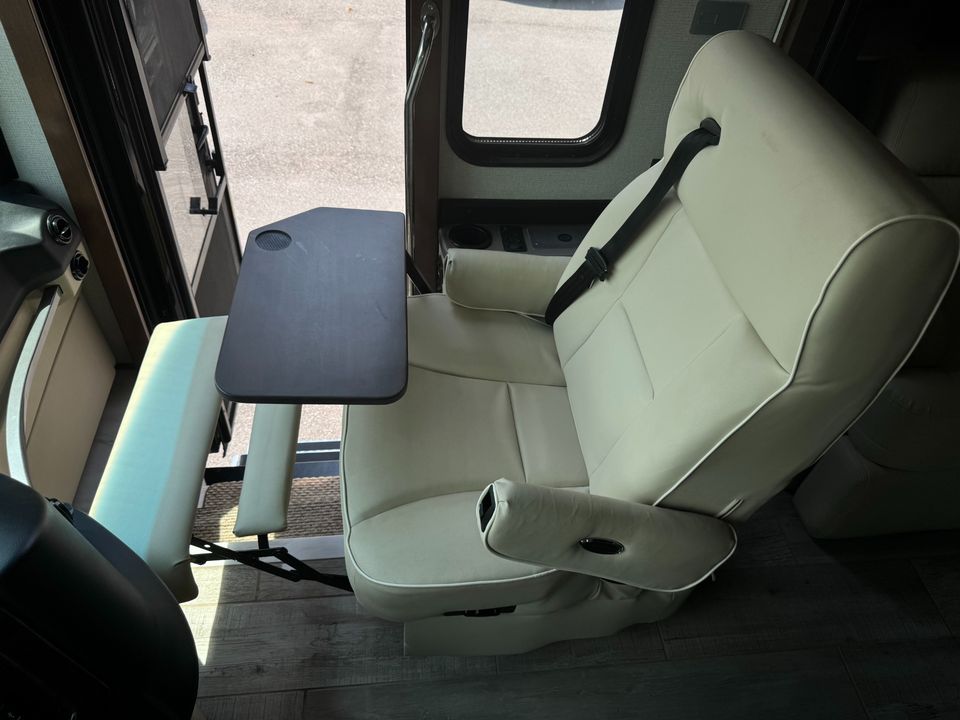 2019 Newmar Dutch Star 4018