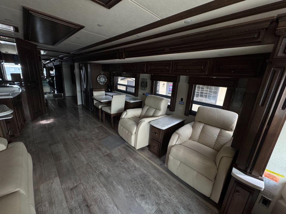 2019 Newmar Dutch Star 4018