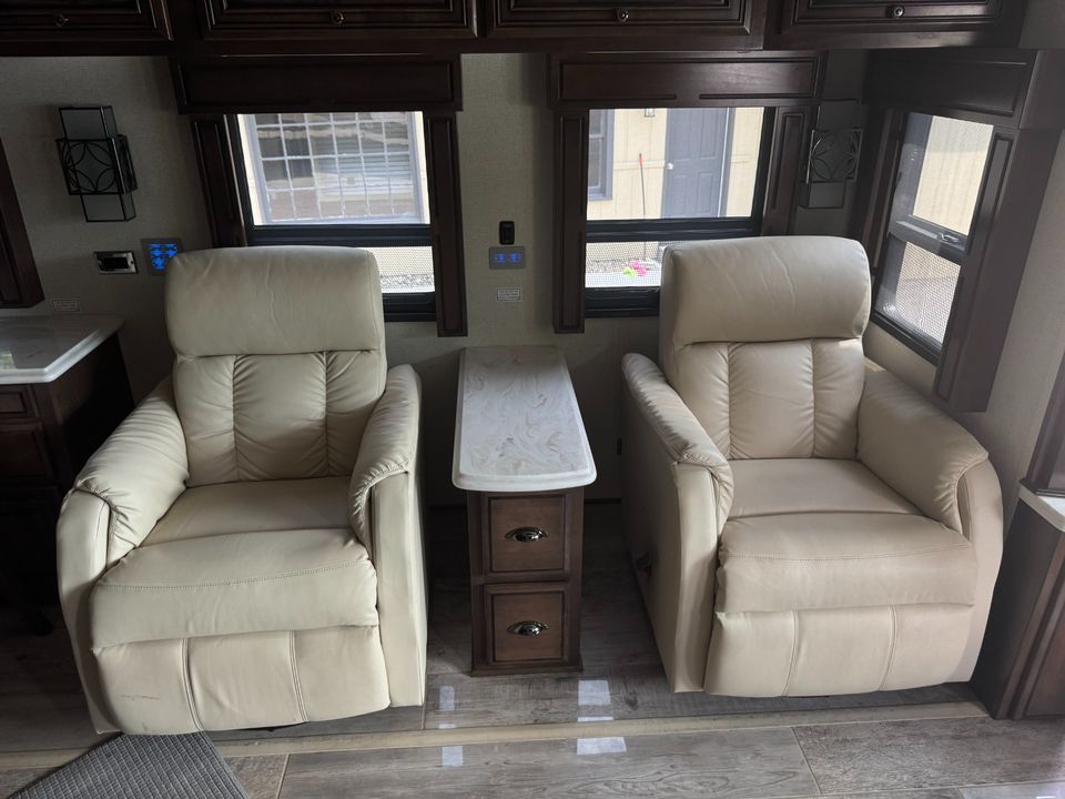 2019 Newmar Dutch Star 4018
