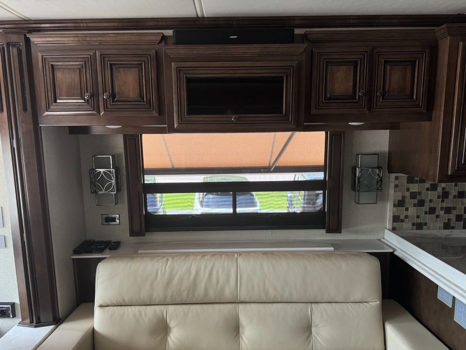 2019 Newmar Dutch Star 4018