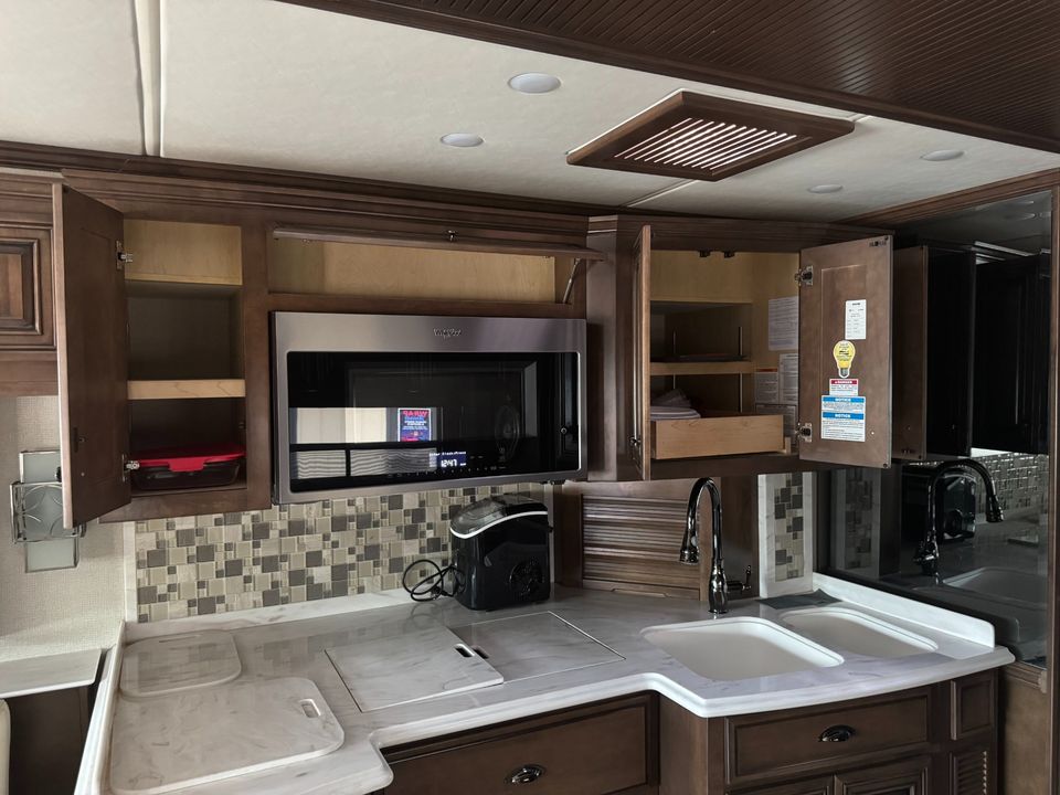 2019 Newmar Dutch Star 4018