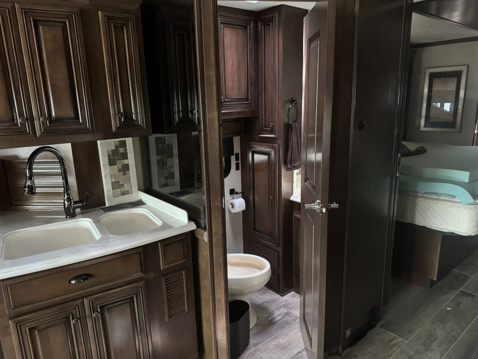 2019 Newmar Dutch Star 4018