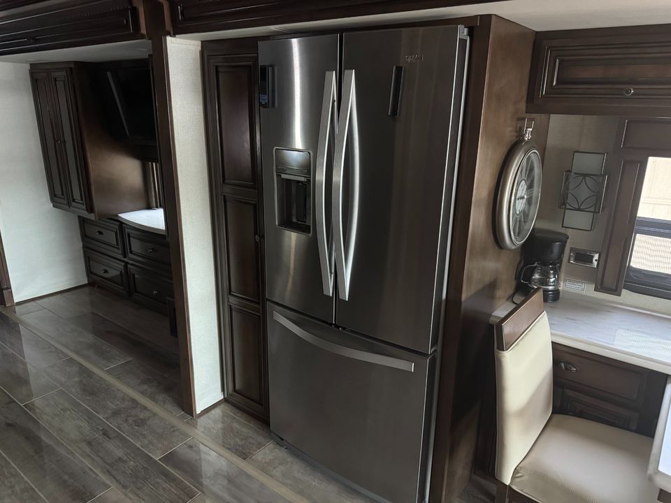 2019 Newmar Dutch Star 4018