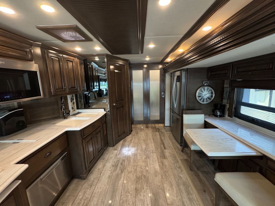 2019 Newmar Dutch Star 4018