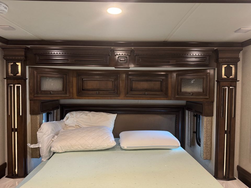 2019 Newmar Dutch Star 4018