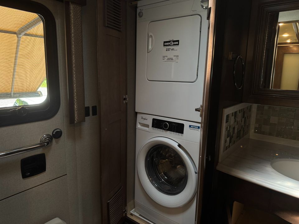 2019 Newmar Dutch Star 4018