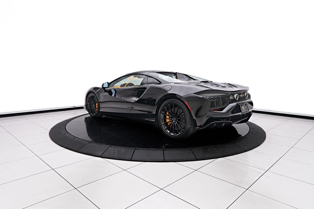2025 McLaren Artura