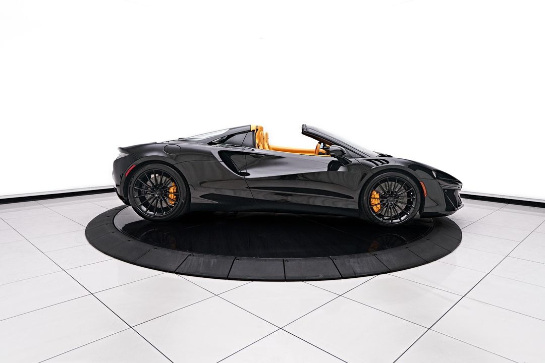 2025 McLaren Artura