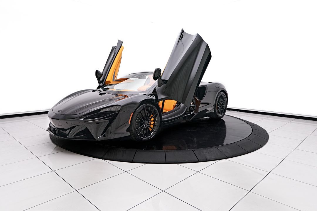 2025 McLaren Artura