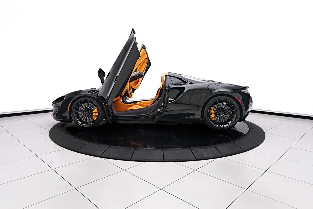 2025 McLaren Artura
