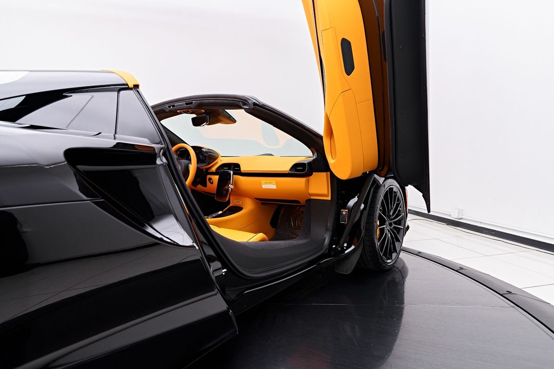 2025 McLaren Artura