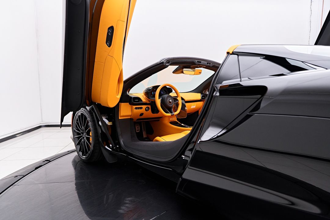 2025 McLaren Artura
