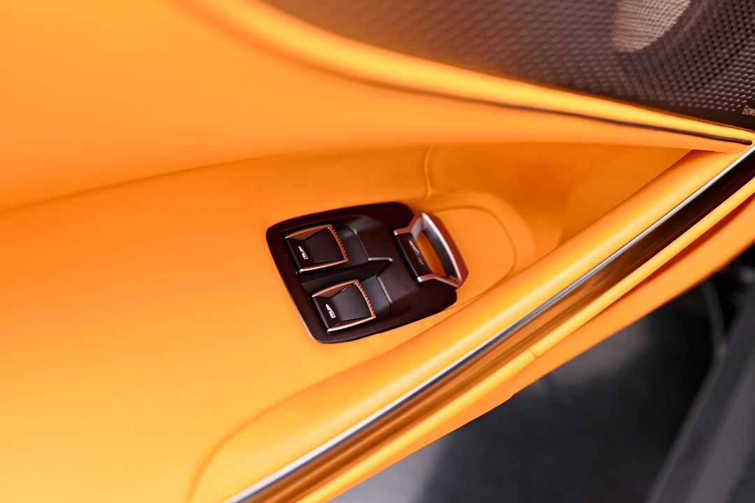 2025 McLaren Artura