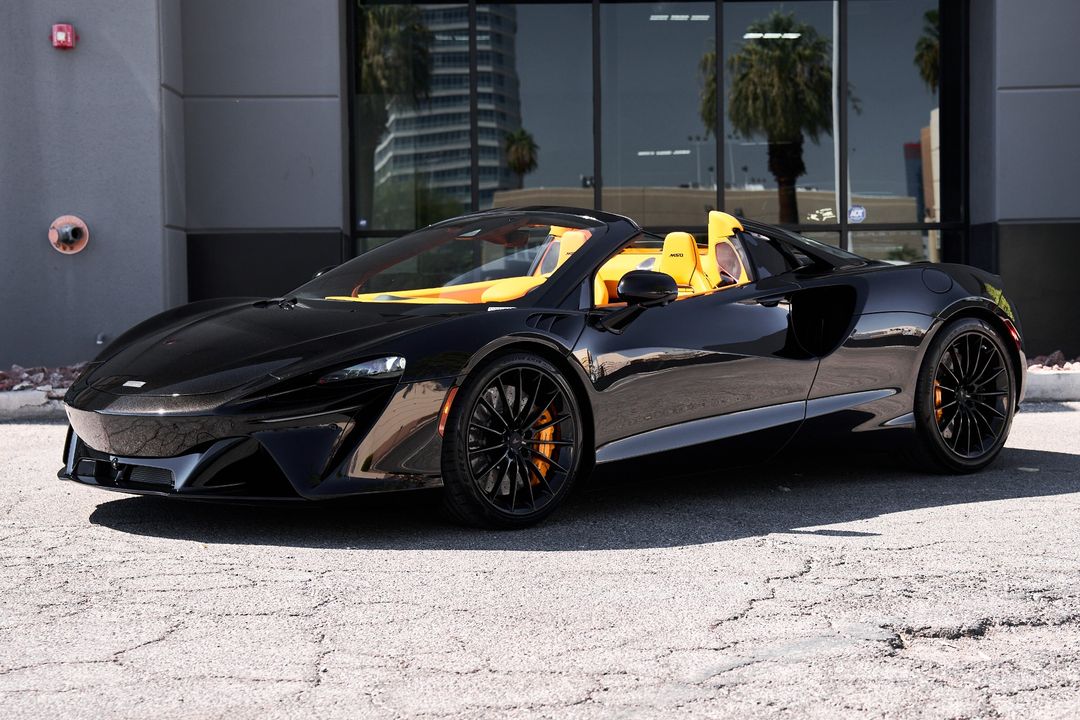 2025 McLaren Artura