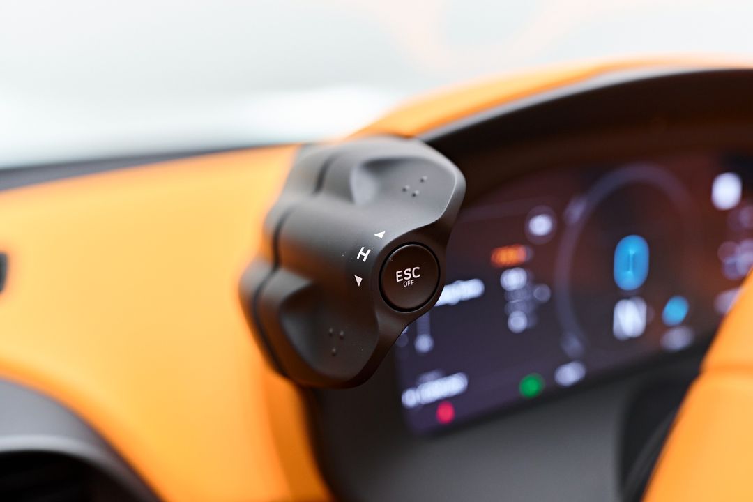 2025 McLaren Artura