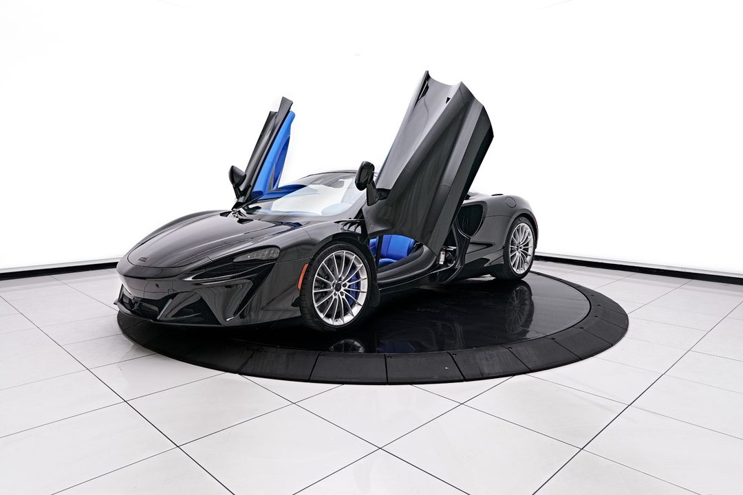 2025 McLaren Artura