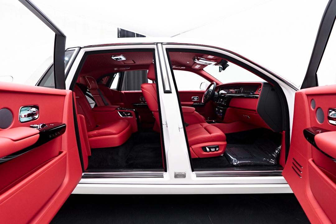 2025 Rolls-Royce Phantom