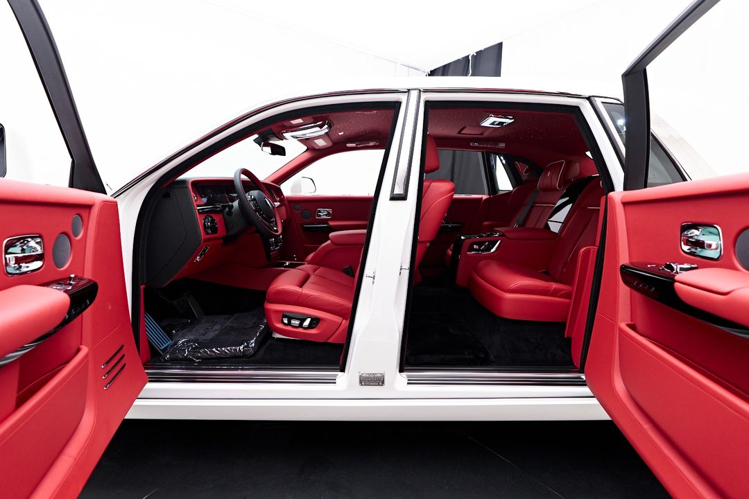 2025 Rolls-Royce Phantom