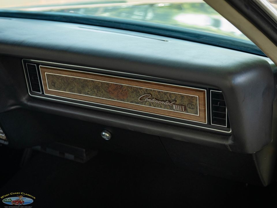 1977 Lincoln Continental Mark V