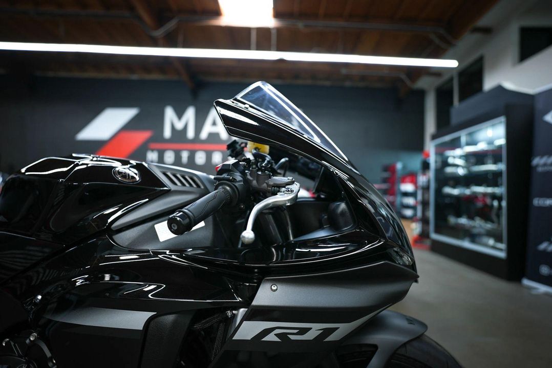 2024 Yamaha YZF-R1
