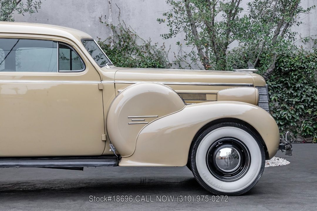 1937 Oldsmobile 