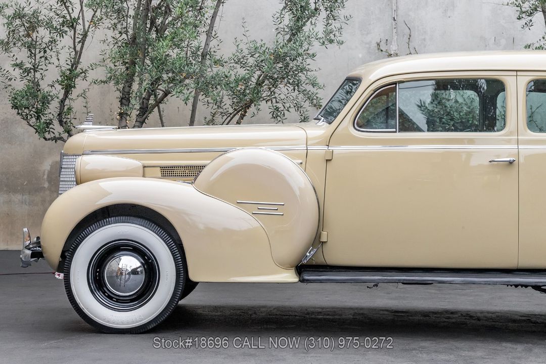 1937 Oldsmobile 