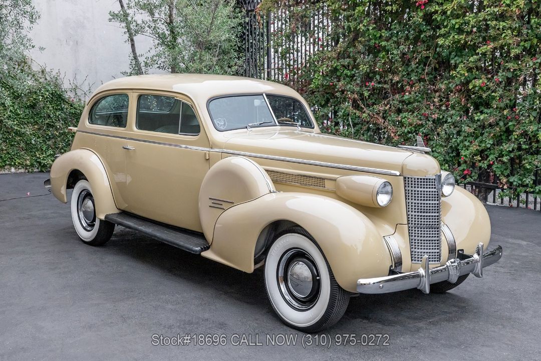 1937 Oldsmobile 
