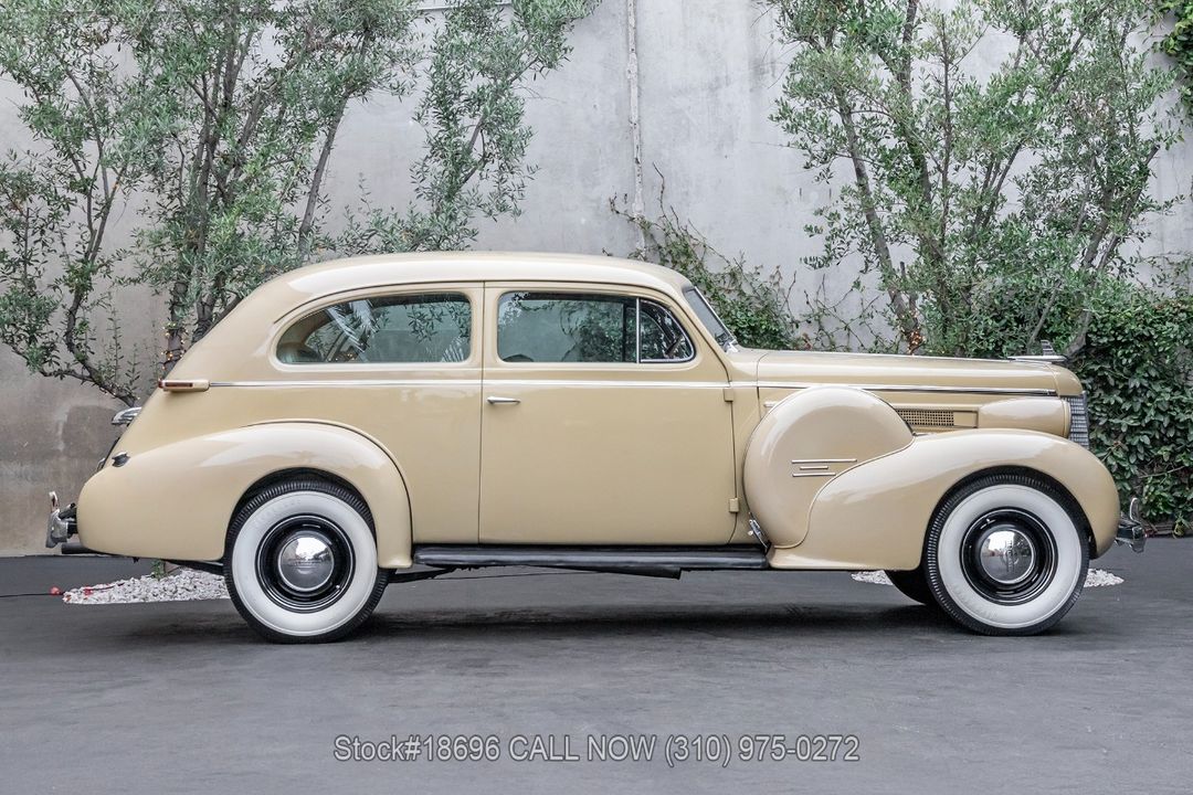 1937 Oldsmobile 