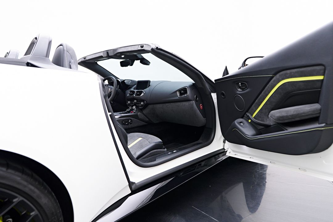 2023 Aston Martin Vantage