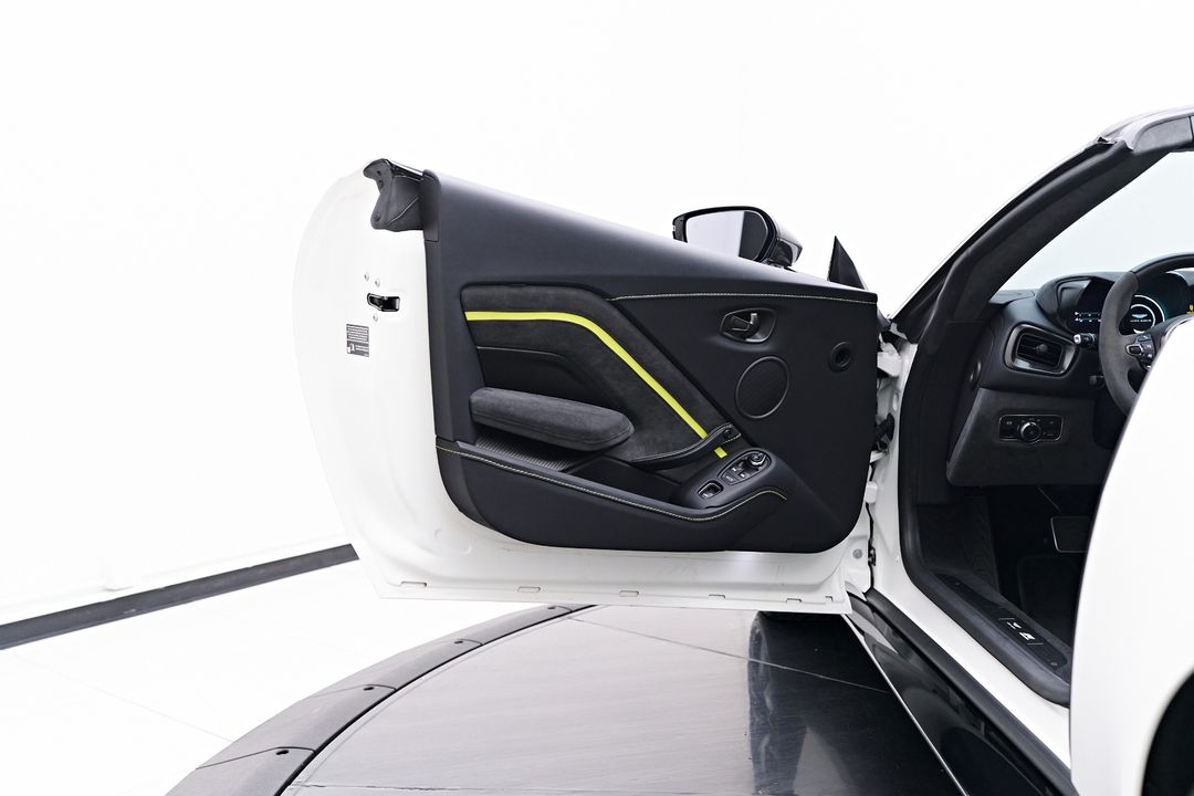 2023 Aston Martin Vantage