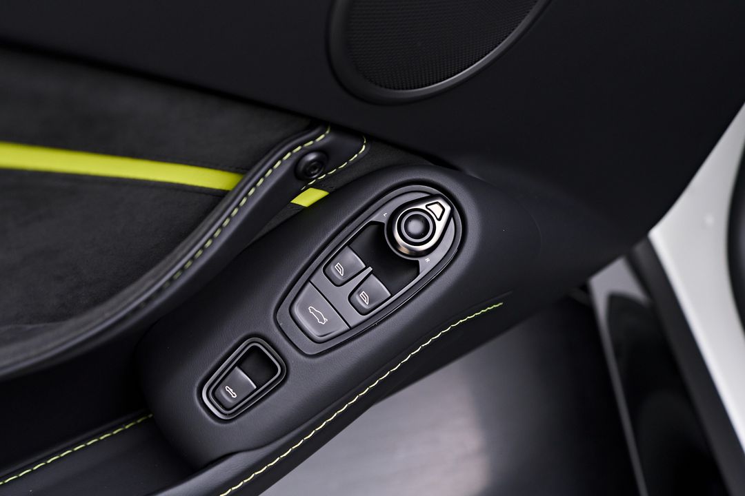 2023 Aston Martin Vantage