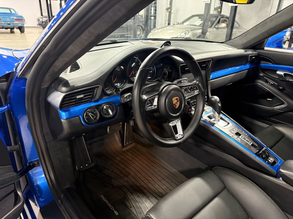 2018 PORSCHE 911