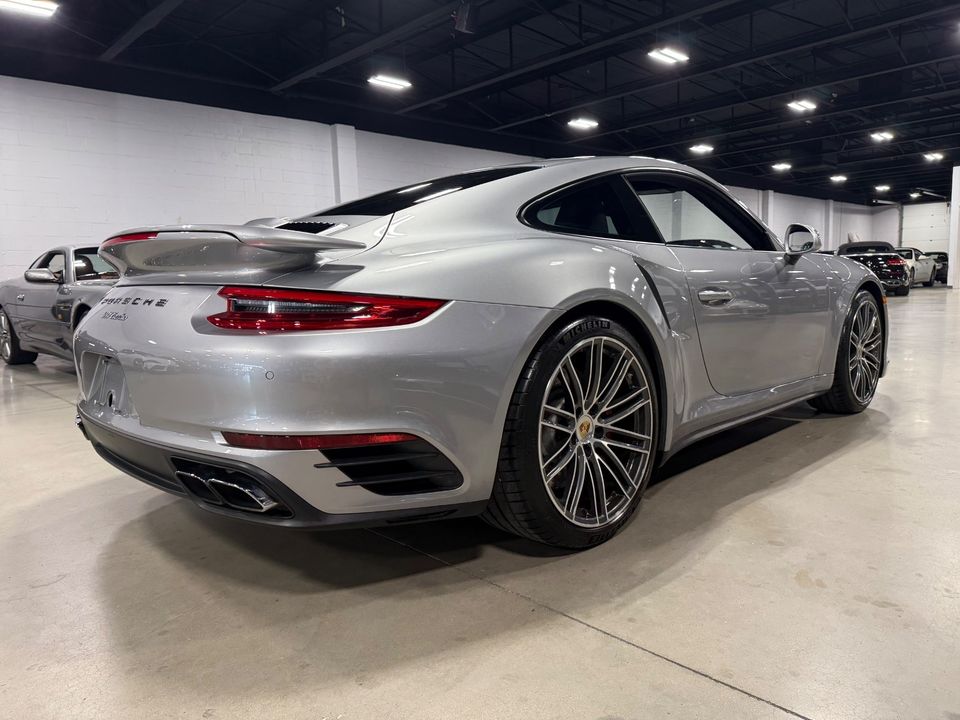 2017 PORSCHE 911