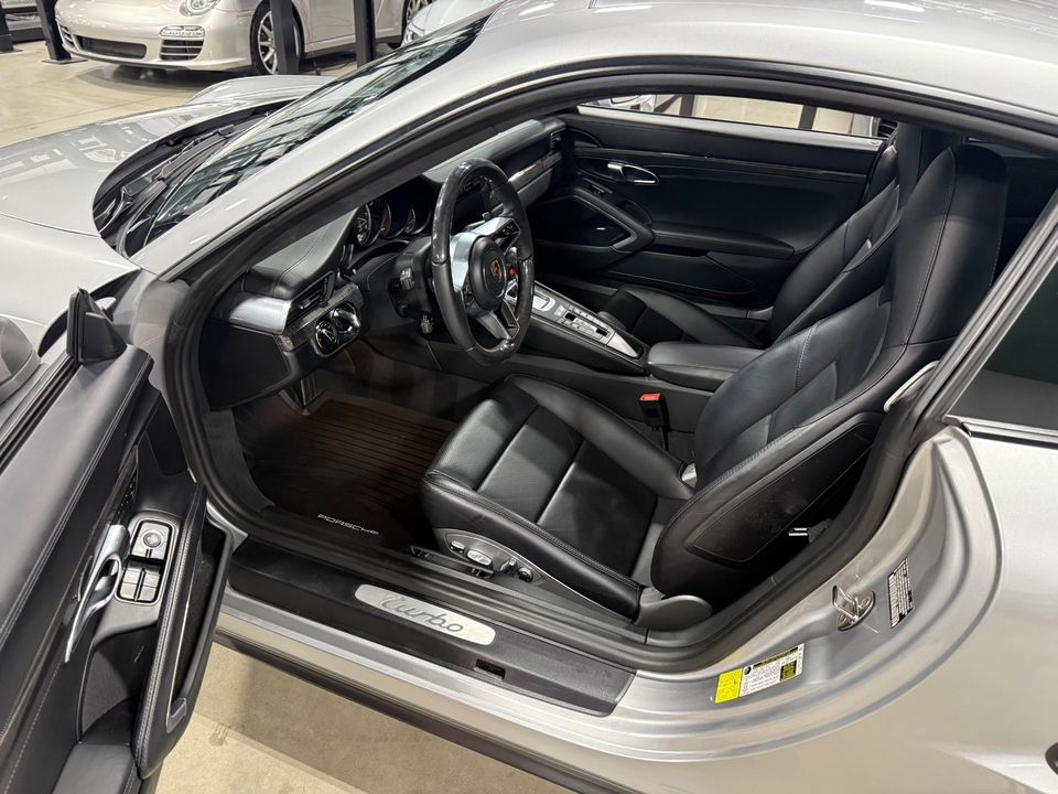 2017 PORSCHE 911