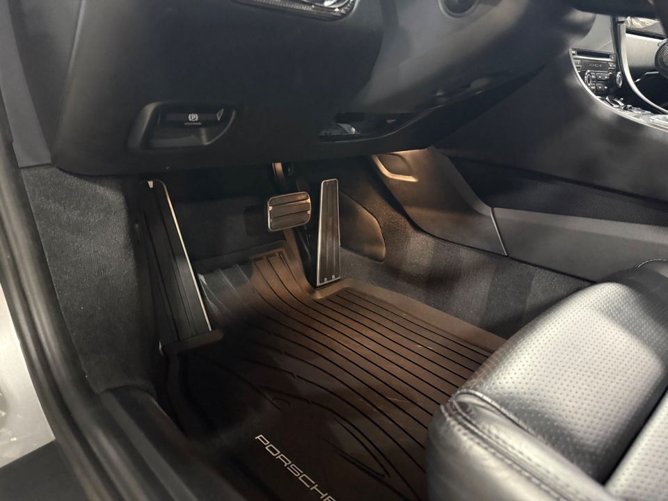 2017 PORSCHE 911