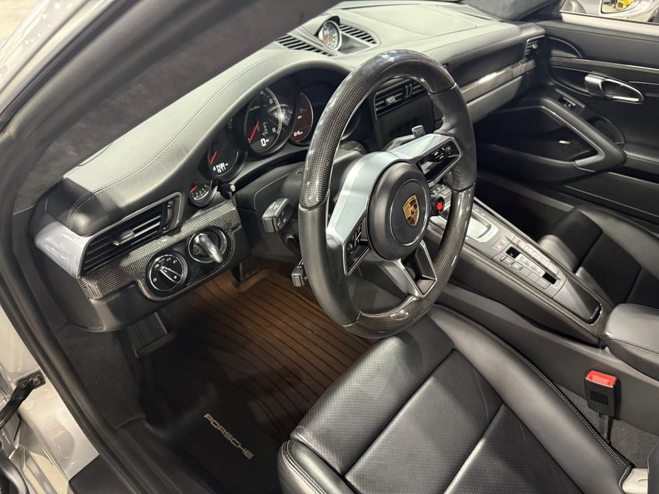 2017 PORSCHE 911