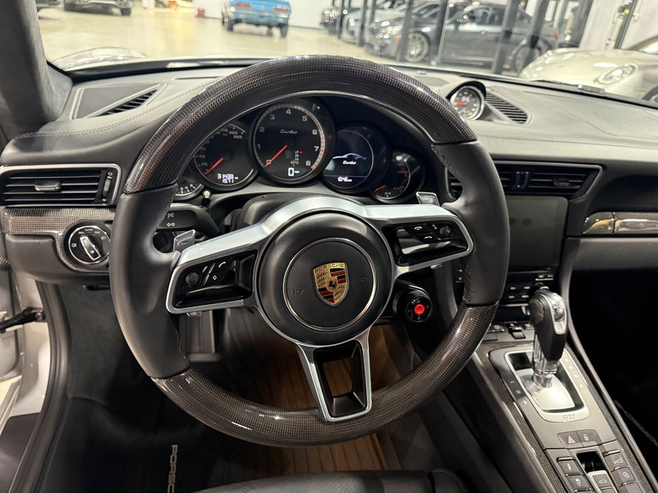 2017 PORSCHE 911