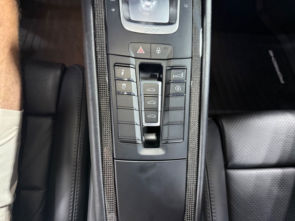 2017 PORSCHE 911
