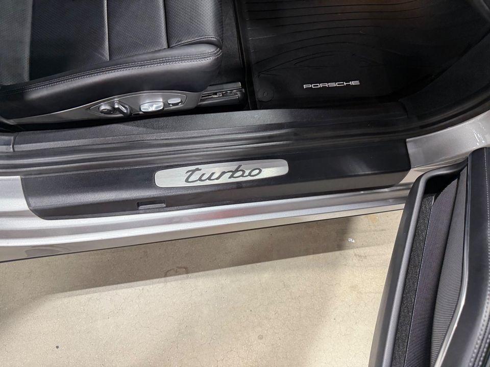 2017 PORSCHE 911