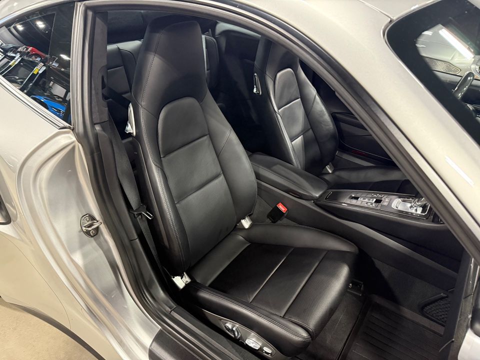 2017 PORSCHE 911