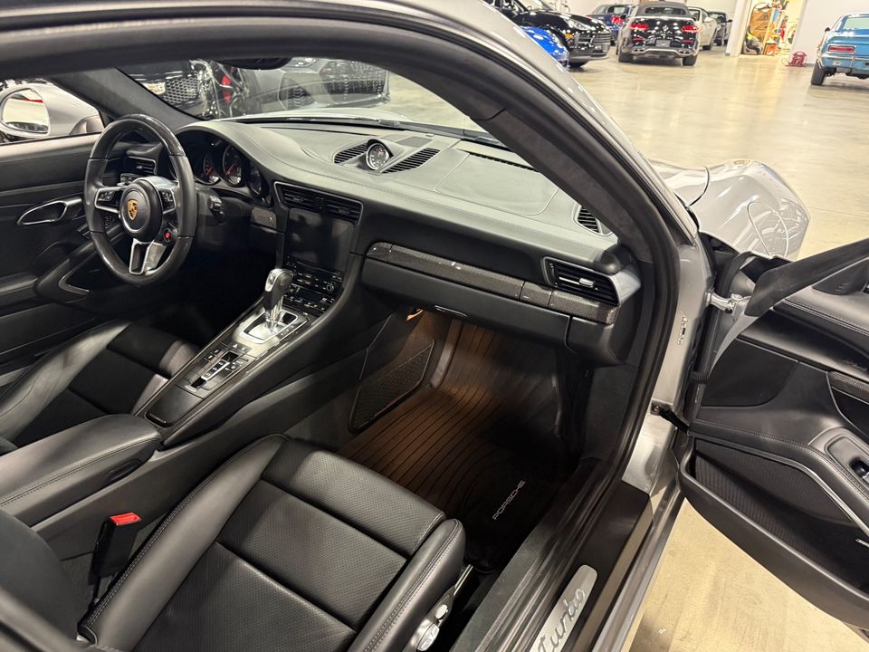 2017 PORSCHE 911