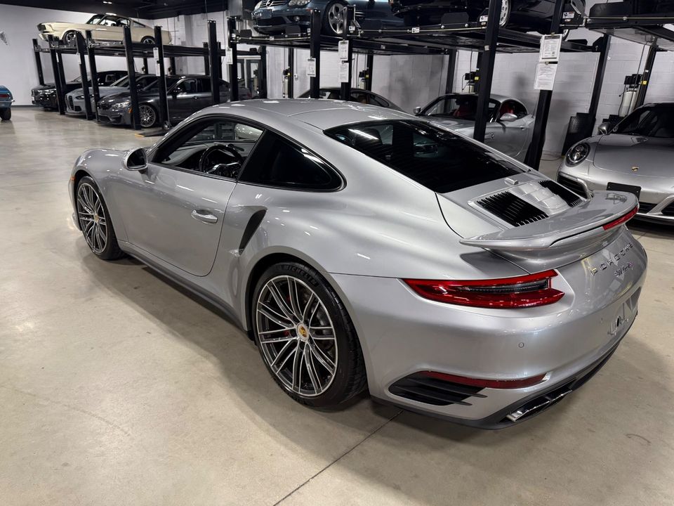 2017 PORSCHE 911