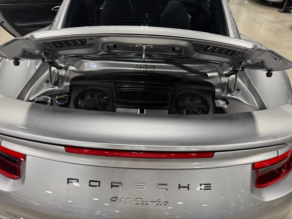 2017 PORSCHE 911