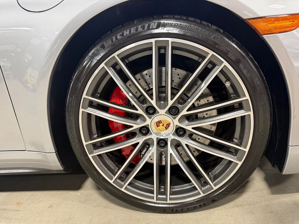 2017 PORSCHE 911
