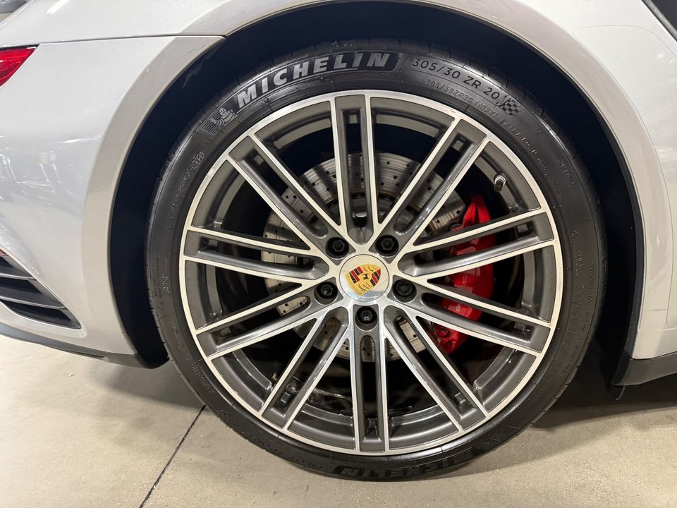 2017 PORSCHE 911